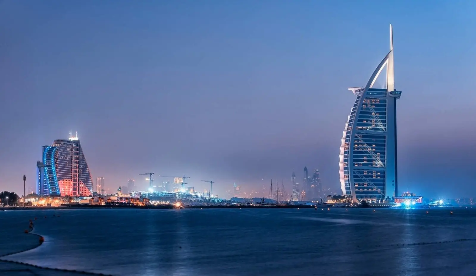 杜拜帆船酒店與城市夜景